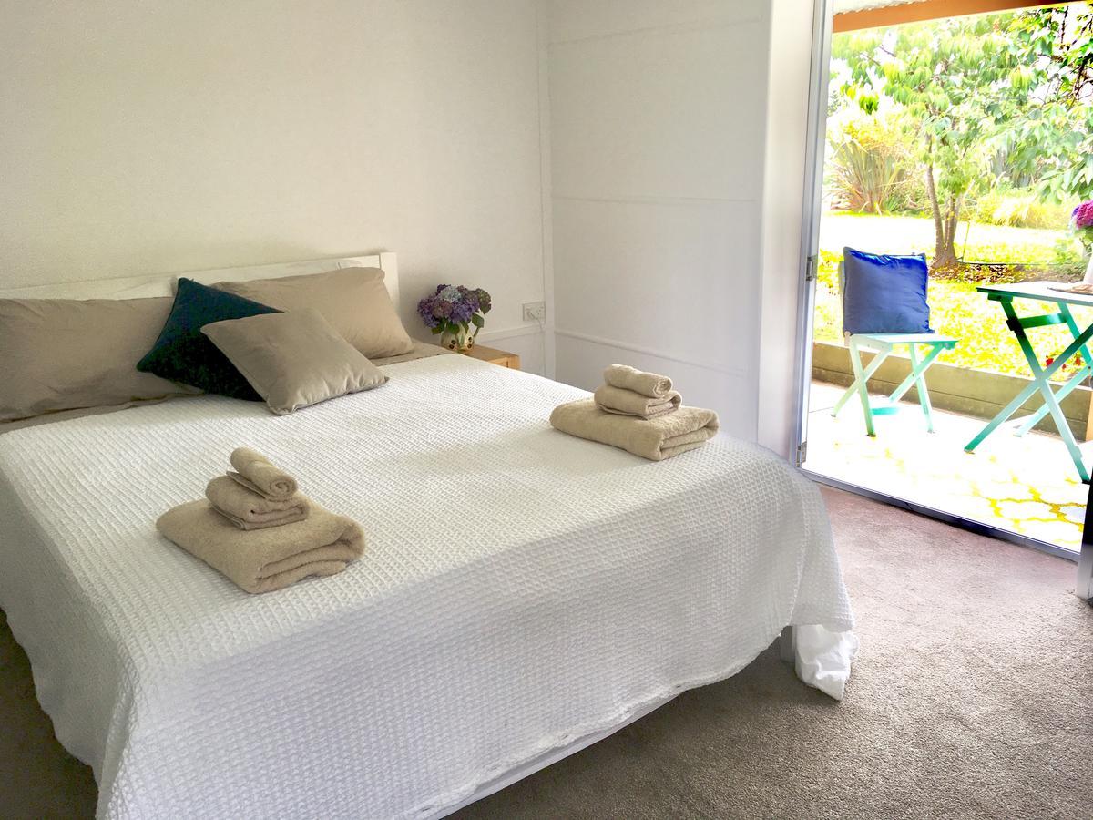 Oneroa Gardens Bed & Breakfast ภายนอก รูปภาพ